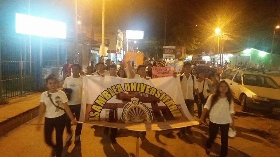 Alumnos de la UNAMAD realizan plantón y manifestación en contra de rector