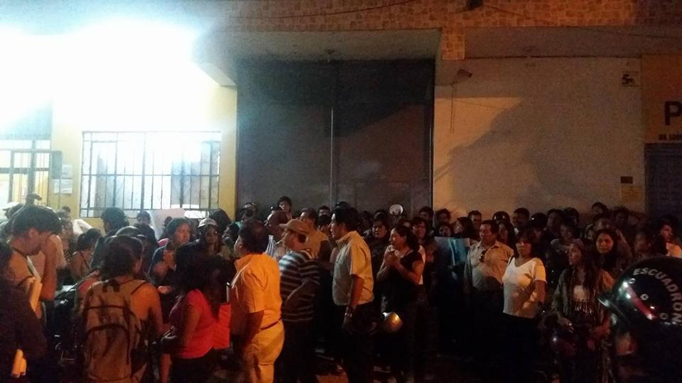 Grupo de estudiantes de la UNAMAD toman instalaciones provisionales del rectorado