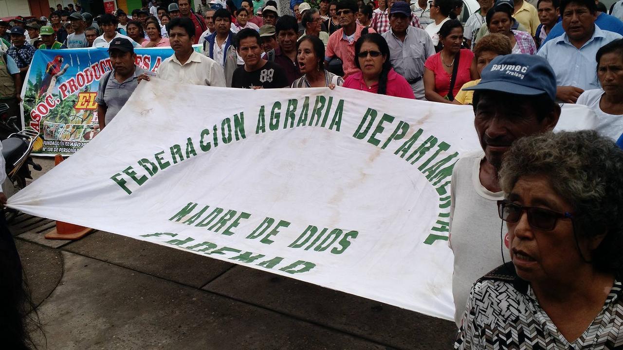 Agricultores protestan contra negativa de diálogo del gobernador Otsuka