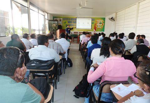 Docentes de institutos participaron de foro regional para mejorar calidad educativa