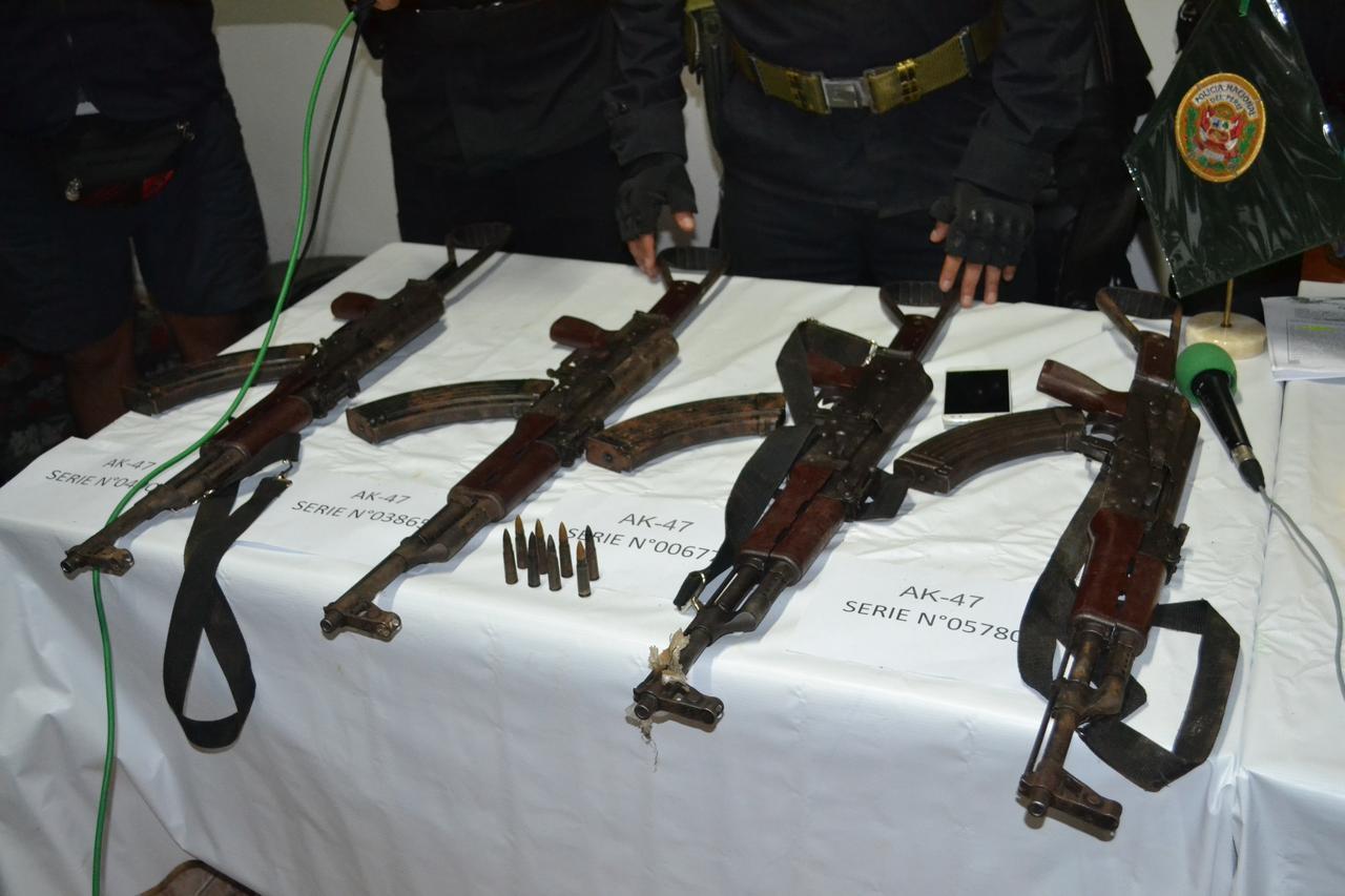 Armamento fue encontrado bajo tierra. Fuente: Radio Madre de Dios.