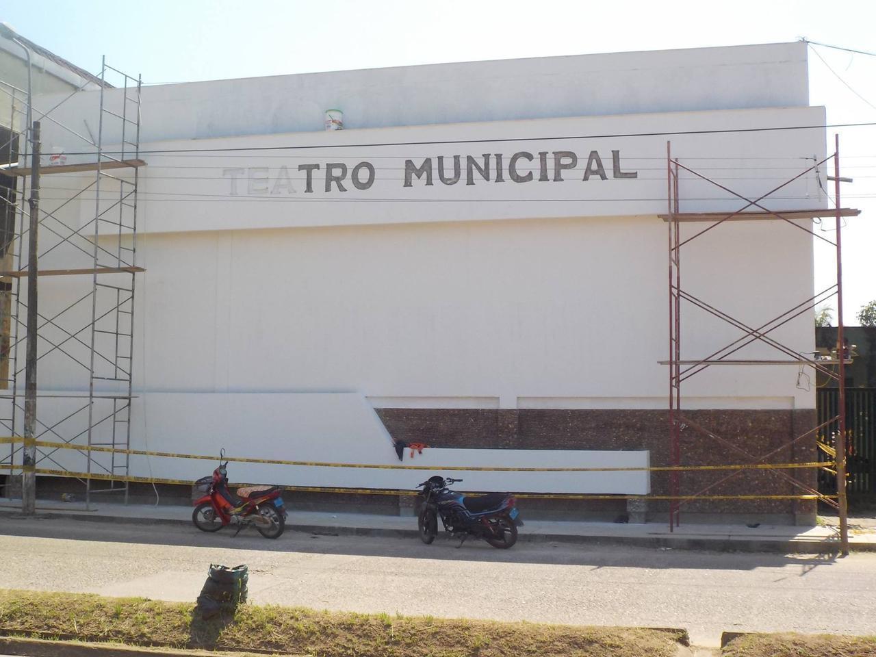 Avances del pintado de la fachada. Fuente: ICPNA Puerto Maldonado.