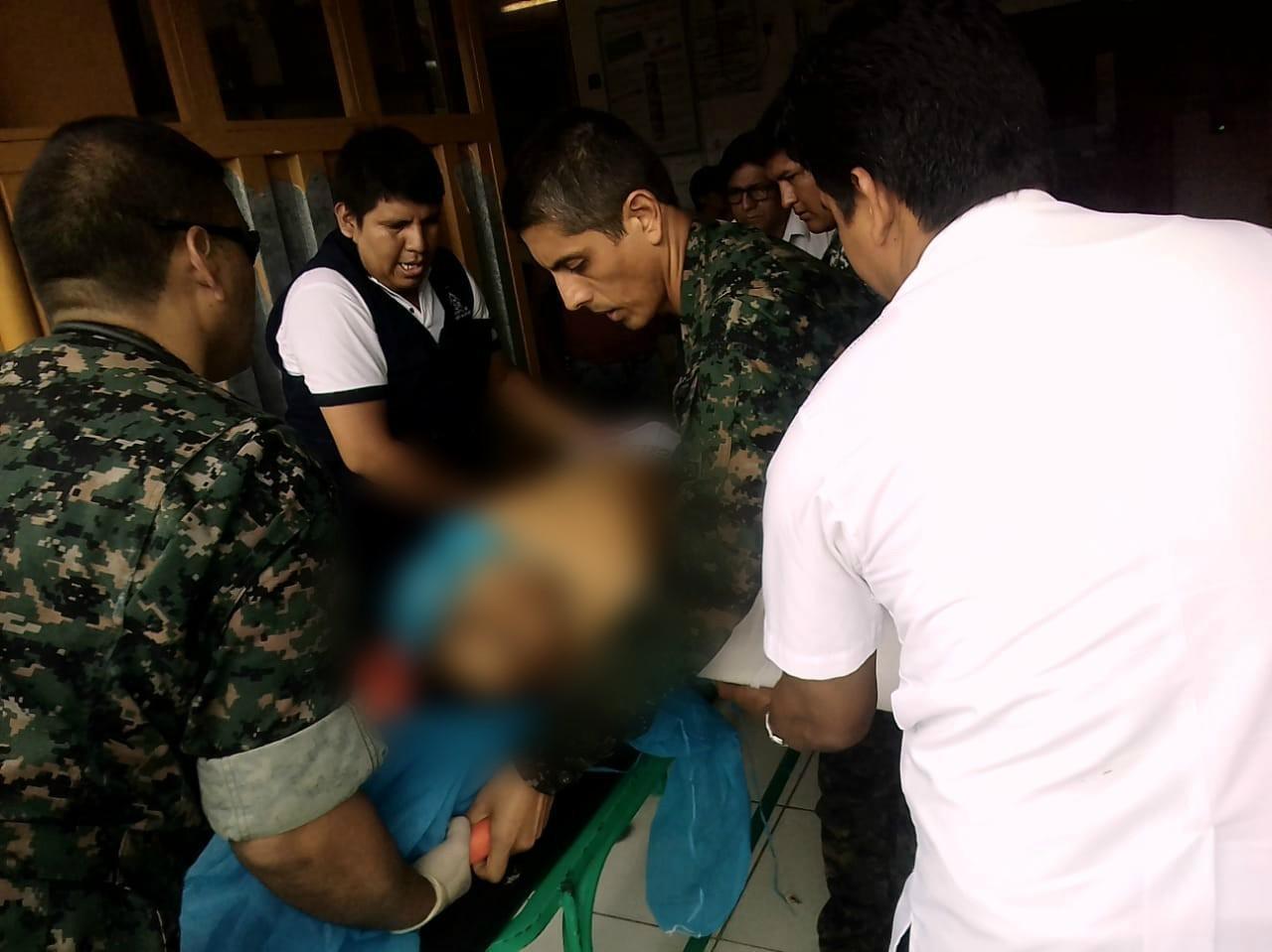Herido ingresando al Hospital Santa Rosa. Fuente: Radio Madre de Dios.