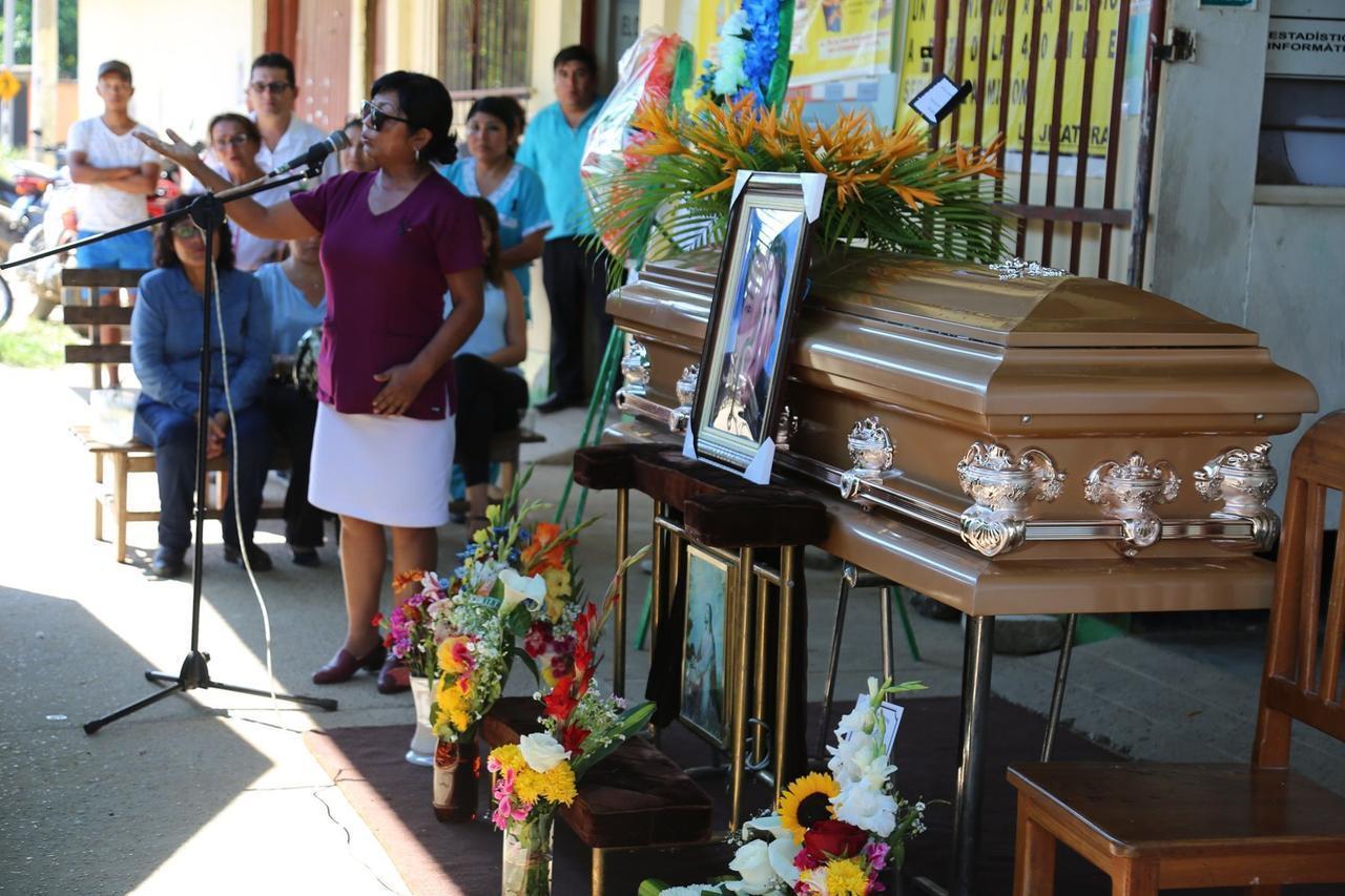Compañeros de Jorge Cabrera le dieron el ultimo adiós. Foto: Diresa Madre de Dios.