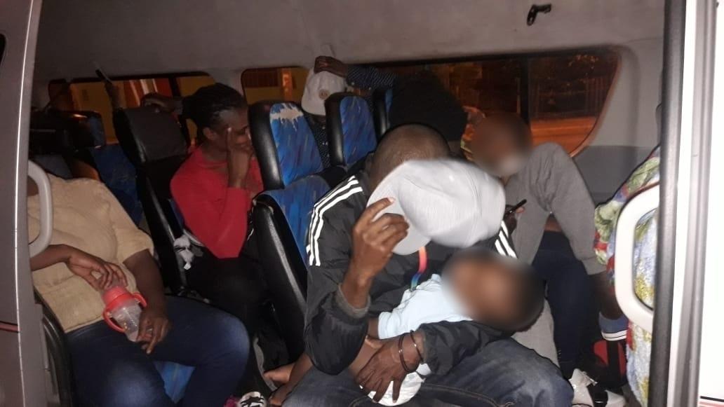 Ciudadanos haitianos pagaron su traslado en dólares. Foto: Migraciones.