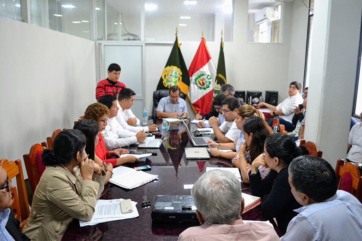 Reunión encabezada por el gobernador de Madre de Dios y el jefe nacional de AGROIDEAS. Foto: Minagri.