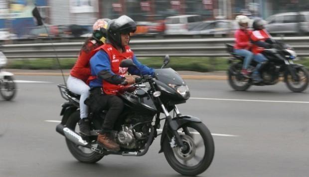Motos podrán circular solo con dos pasajeros