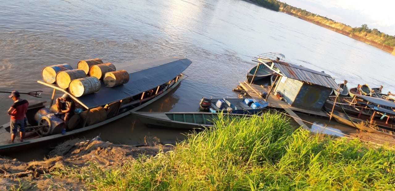Se dispuso la detención de los dos sujetos que iban en la embarcación. Foto: FEMA.