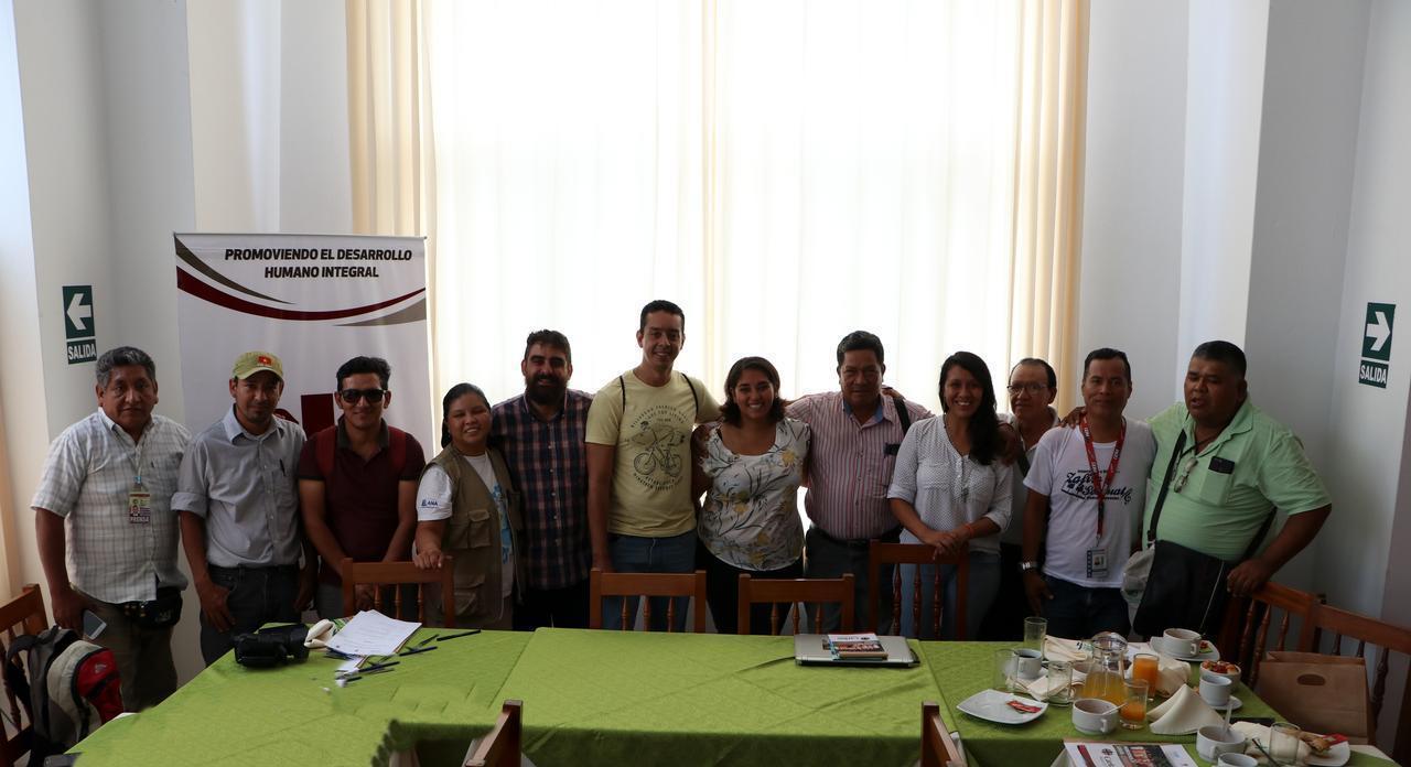 Reunión de sencibilización con hombres de prensa.