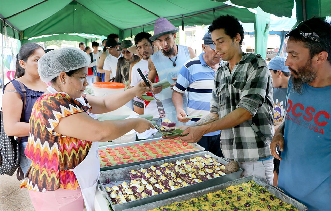 Puerto Maldonado: Realizan feria gastronómica de fusión para integrar a refugiados y migrantes