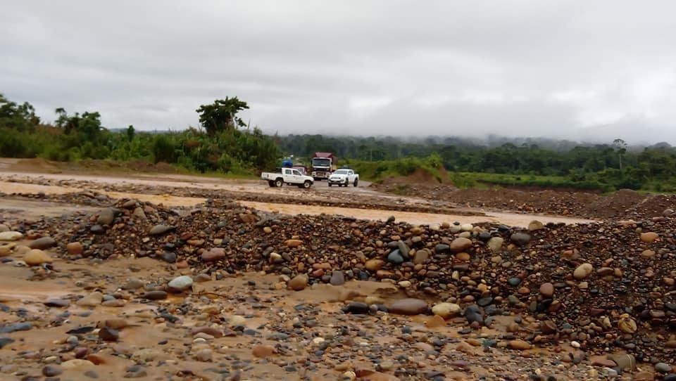 Médico fallece al hundirse camioneta mientras intentaba cruzar el río Caychihue en Madre de Dios