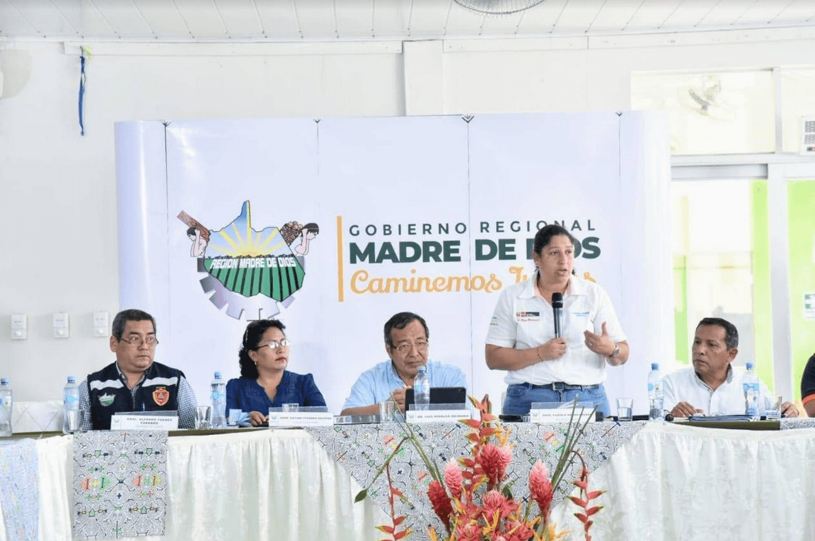 Ministra del Ambiente se reunió con autoridades de Madre de Dios para viabilizar proyectos de la región