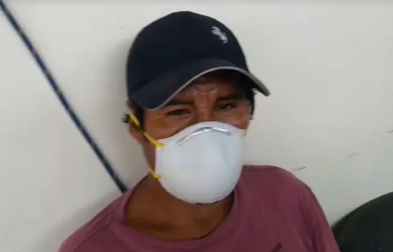 Piden ayuda para hombre que duerme en pasillo del hospital Santa Rosa