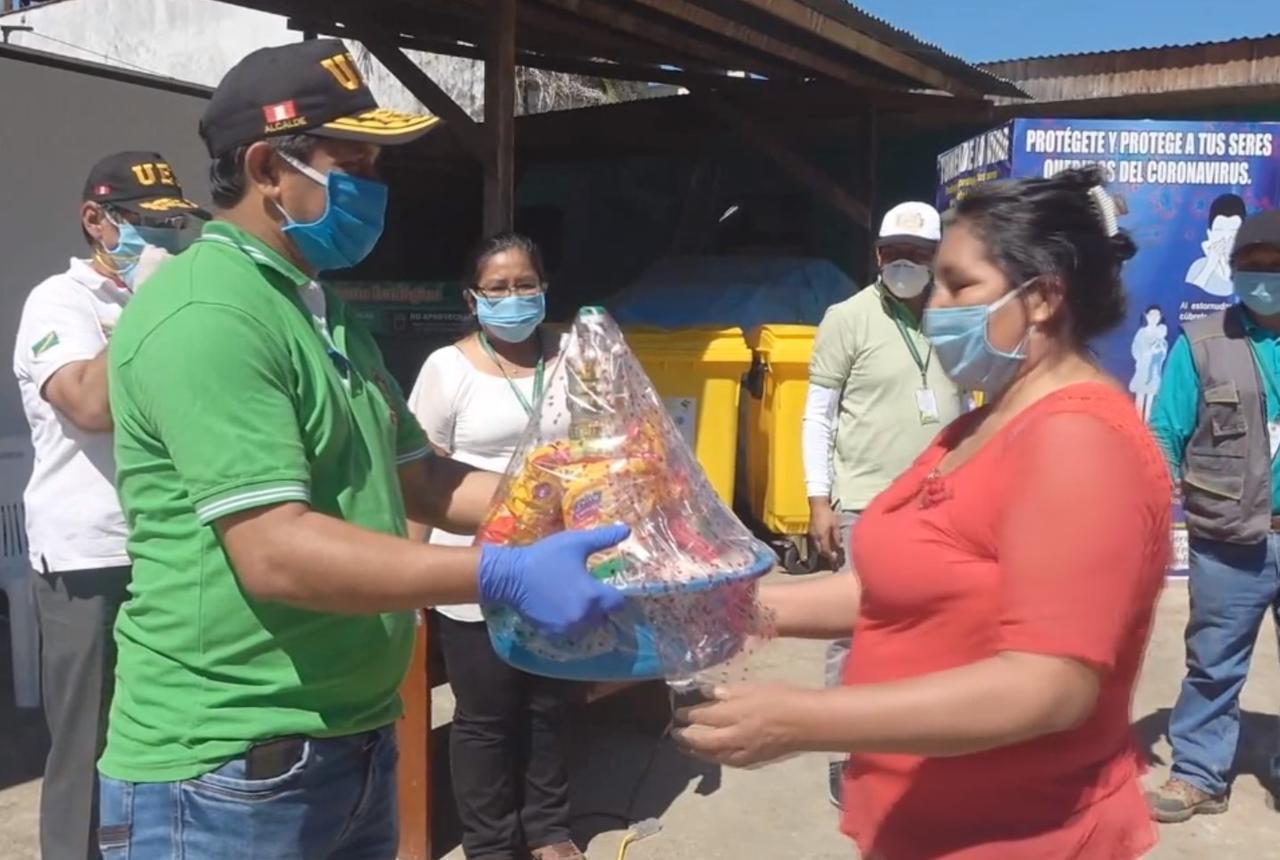 Municipalidad de Tambopata entrega canastas de víveres a trabajadoras de limpieza pública