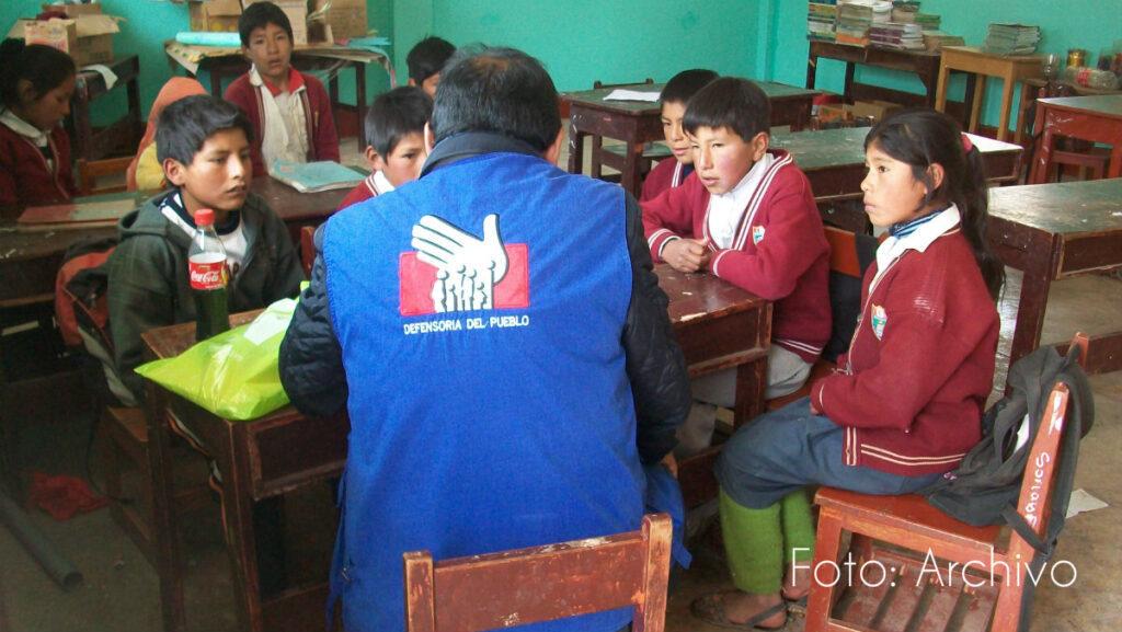 Defensoría pide mejorar educación para estudiantes indígenas