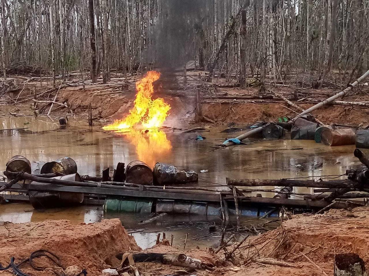 Bases militares lideran operativo contra la minería ilegal en Inambari
