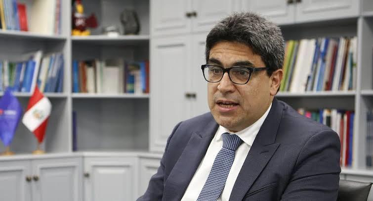 Ministro Benavides: “La SUNEDU es y seguirá siendo independiente de cualquier interés político o empresarial”