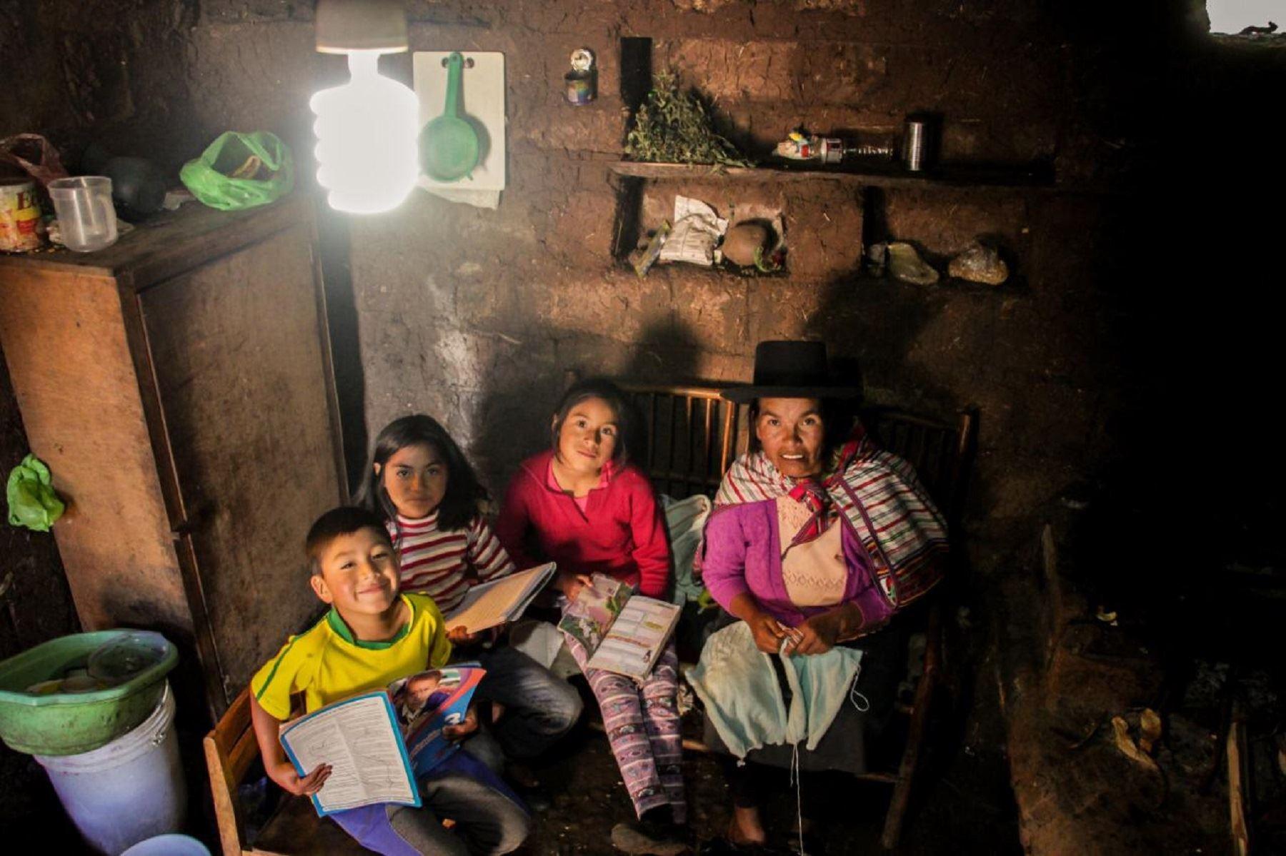 Bono electricidad de S/ 160 llegará a 80 % de hogares en 10 regiones del Perú