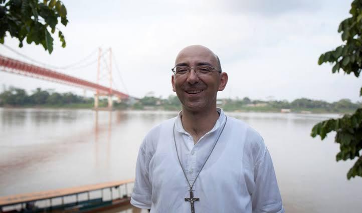 Monseñor David Martínez De Aguirre da mensaje de aliento a jóvenes durante vigilias