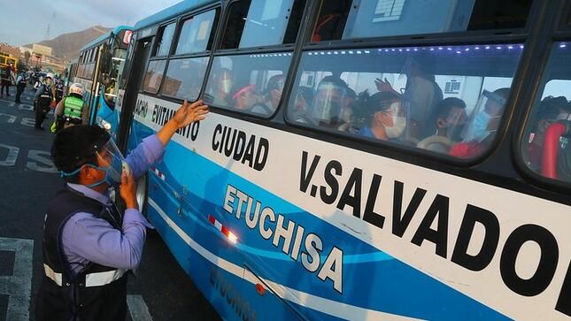 Conoce cómo reducir el riesgo de contagio del COVID-19 en el transporte público