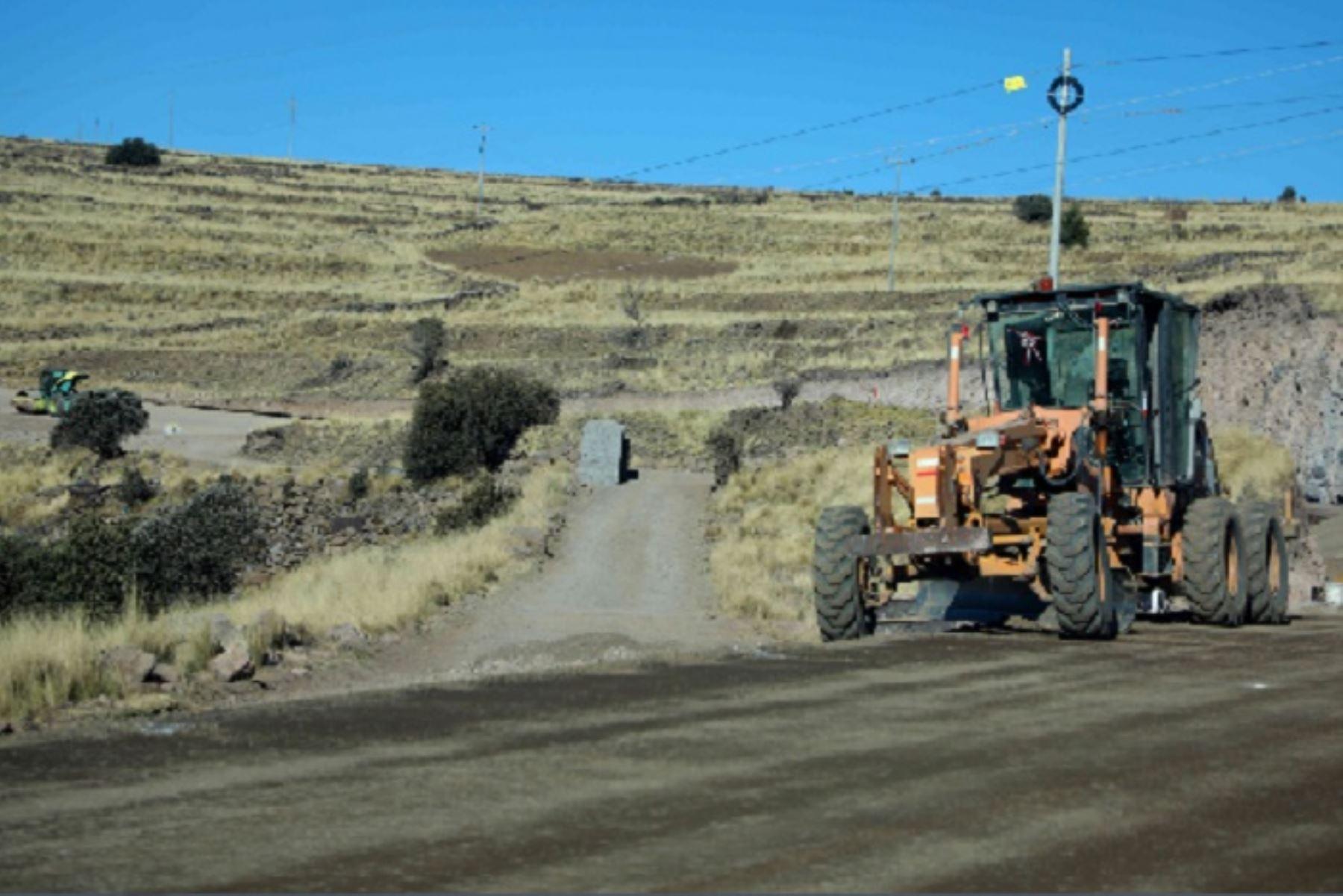 Al brindar mantenimiento y mejorar las vías en todas las regiones del país, también se ha logrado mejorar el traslado de productos agrícolas hacia los mercados de abastos.