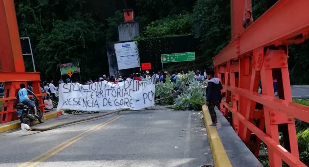 Congresista invoca a las fuerzas policiales para desbloquear el Puente Inambari