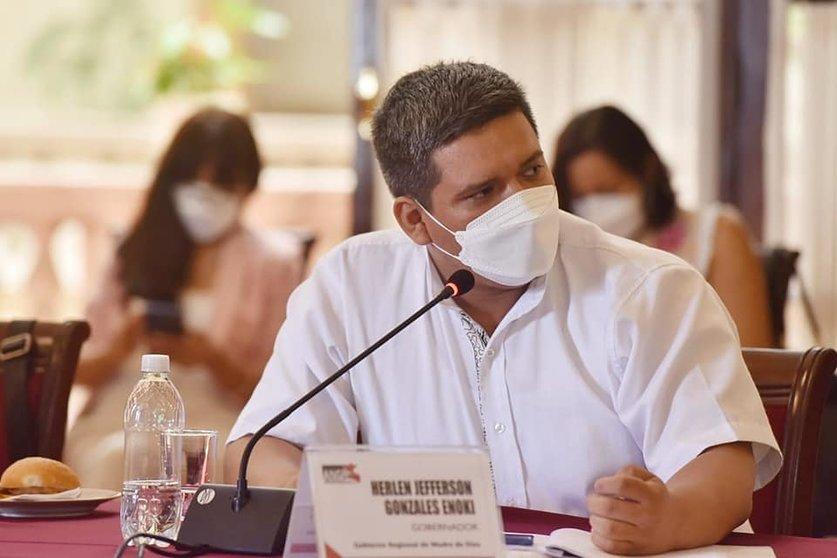 El gobernador Jefferson Gonzáles Enoki