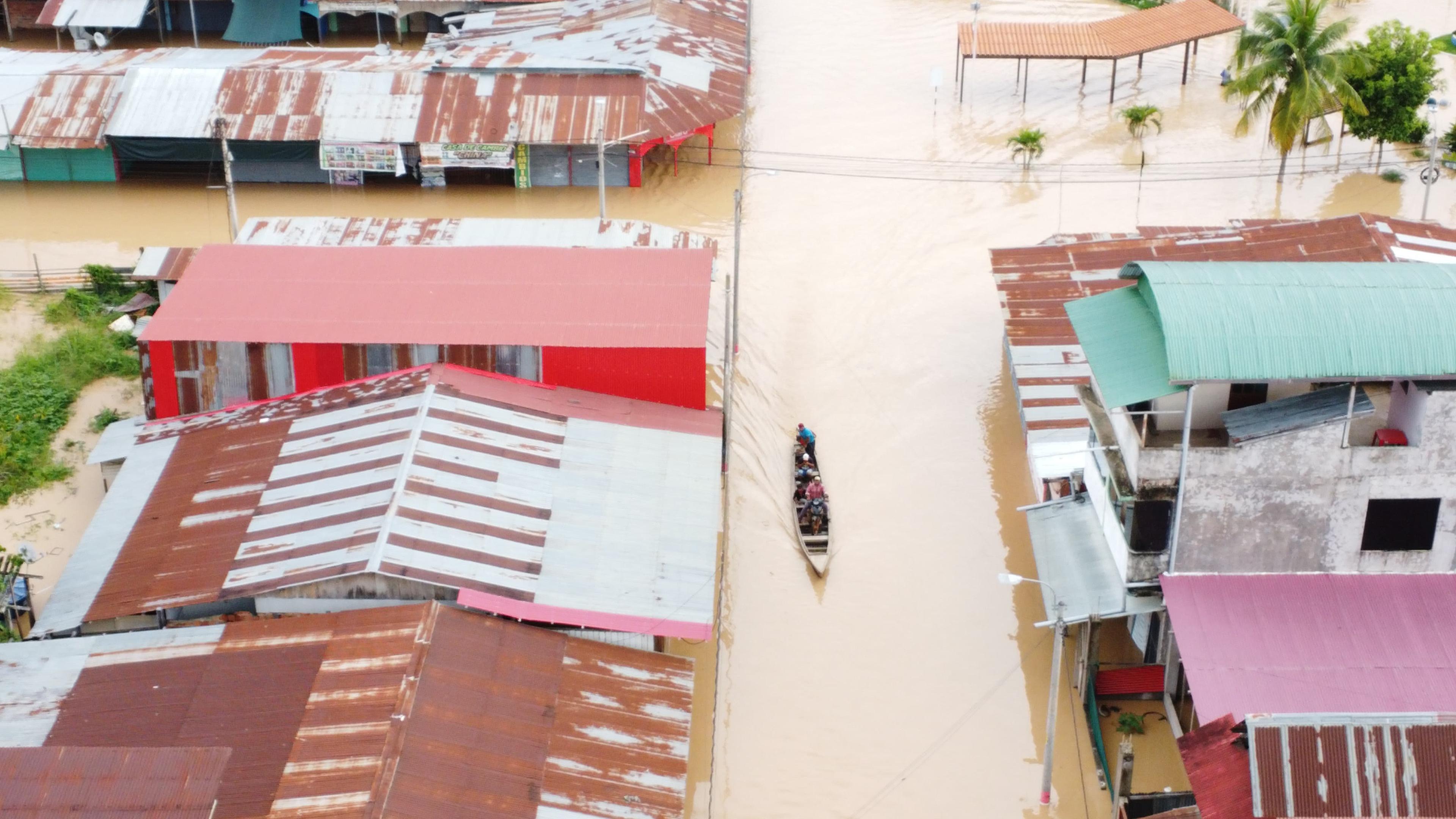 Llegada de alimentos no atenúa problemas de Iñapari tras una semana de lluvias