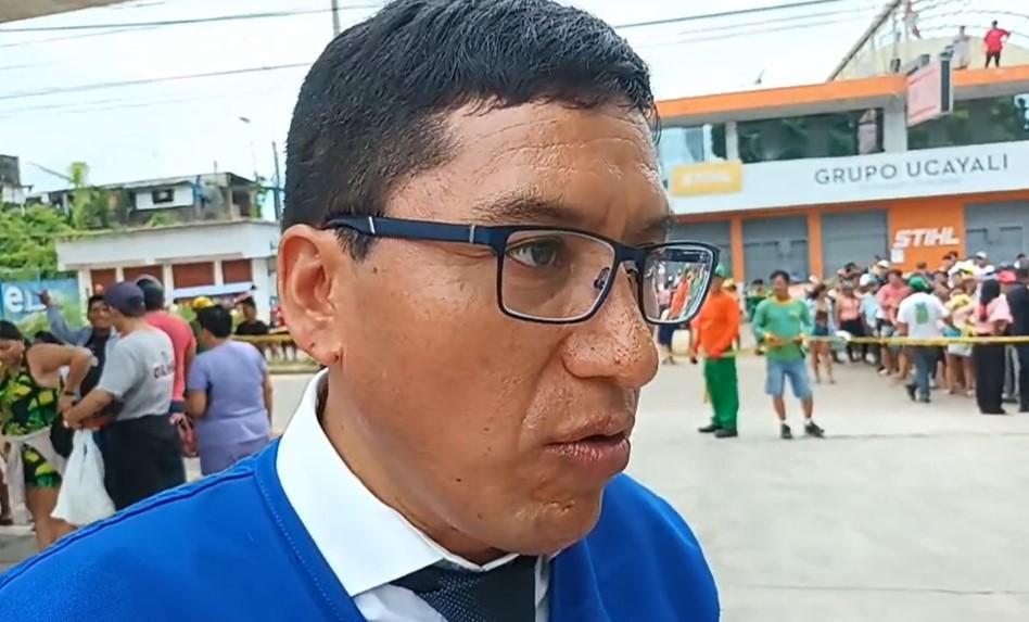 Guimo Loaiza, de la Defensoría del Pueblo, brindando detalles. Imagen: Radio Madre de Dios